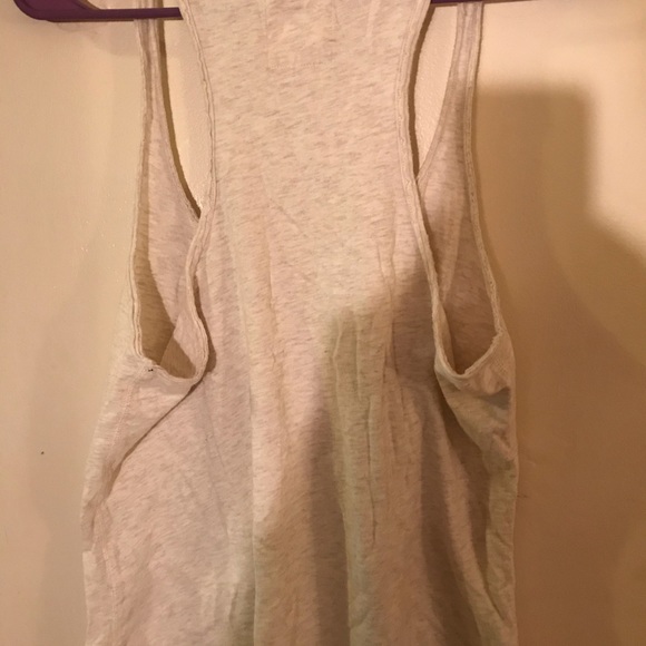 Hollister tank top 3D flowers - Picture 4 of 4